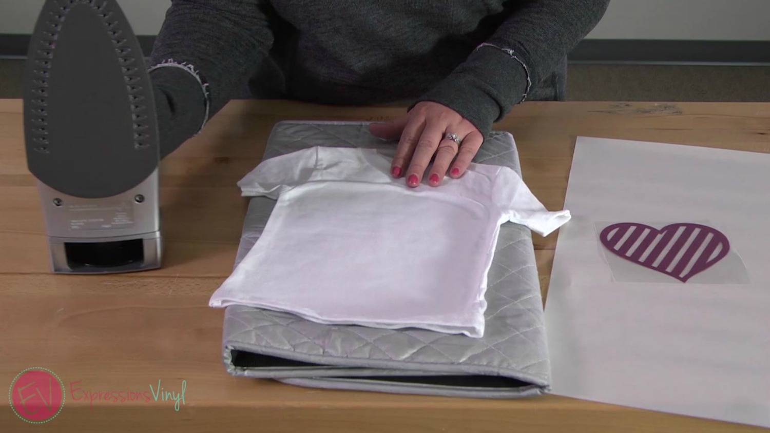 How to Apply Heat Transfer Vinyl (with Pictures) - wikiHow